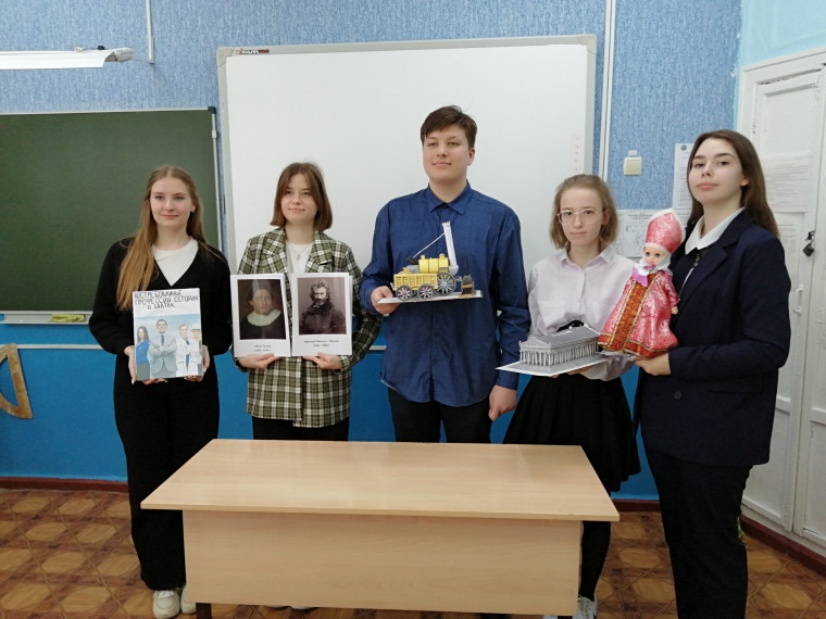 В МАОУ СОШ №11 проходит школьная научно-практическая конференция "Шаг к успеху".